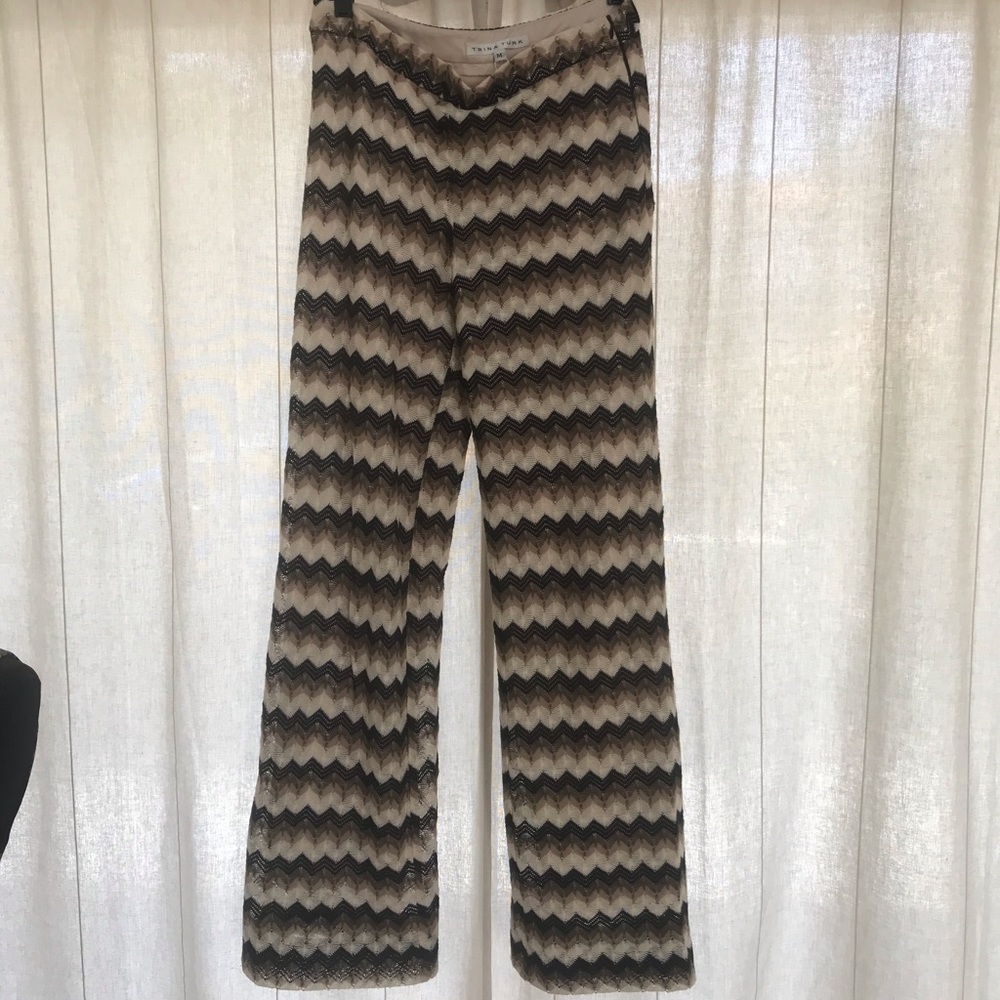 Zigzag knit wide leg pant.